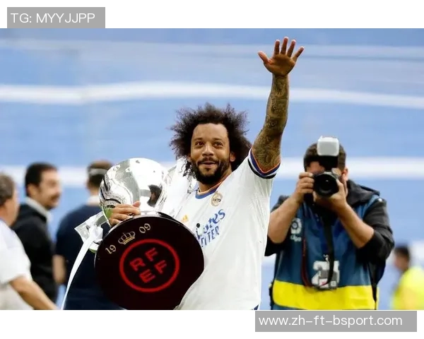 秀啊！37岁马塞洛背身脚后跟磕球穿裆过人，超越年龄的传奇表演！